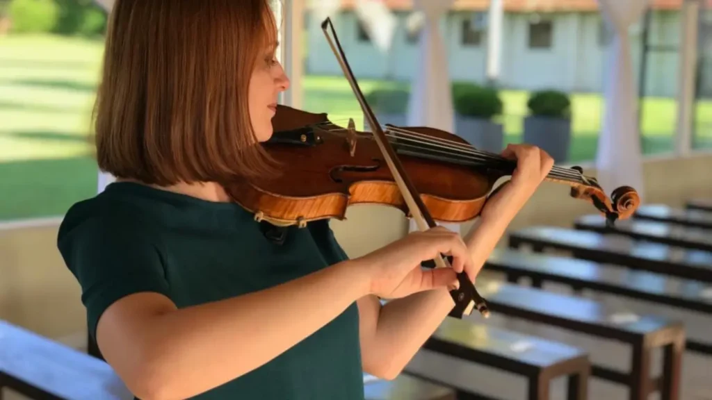 Mayra Pezzuti suona violino evento privato ricevimento Luino